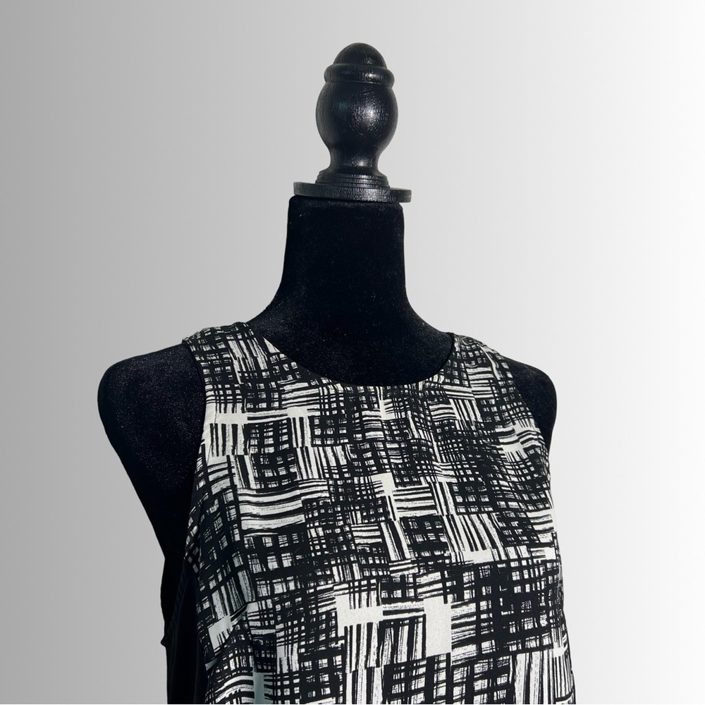 ASTR Black & White Sleeveless Mixed Media Blouse, Abstract Geometrical Design, M - Picture 2 of 7